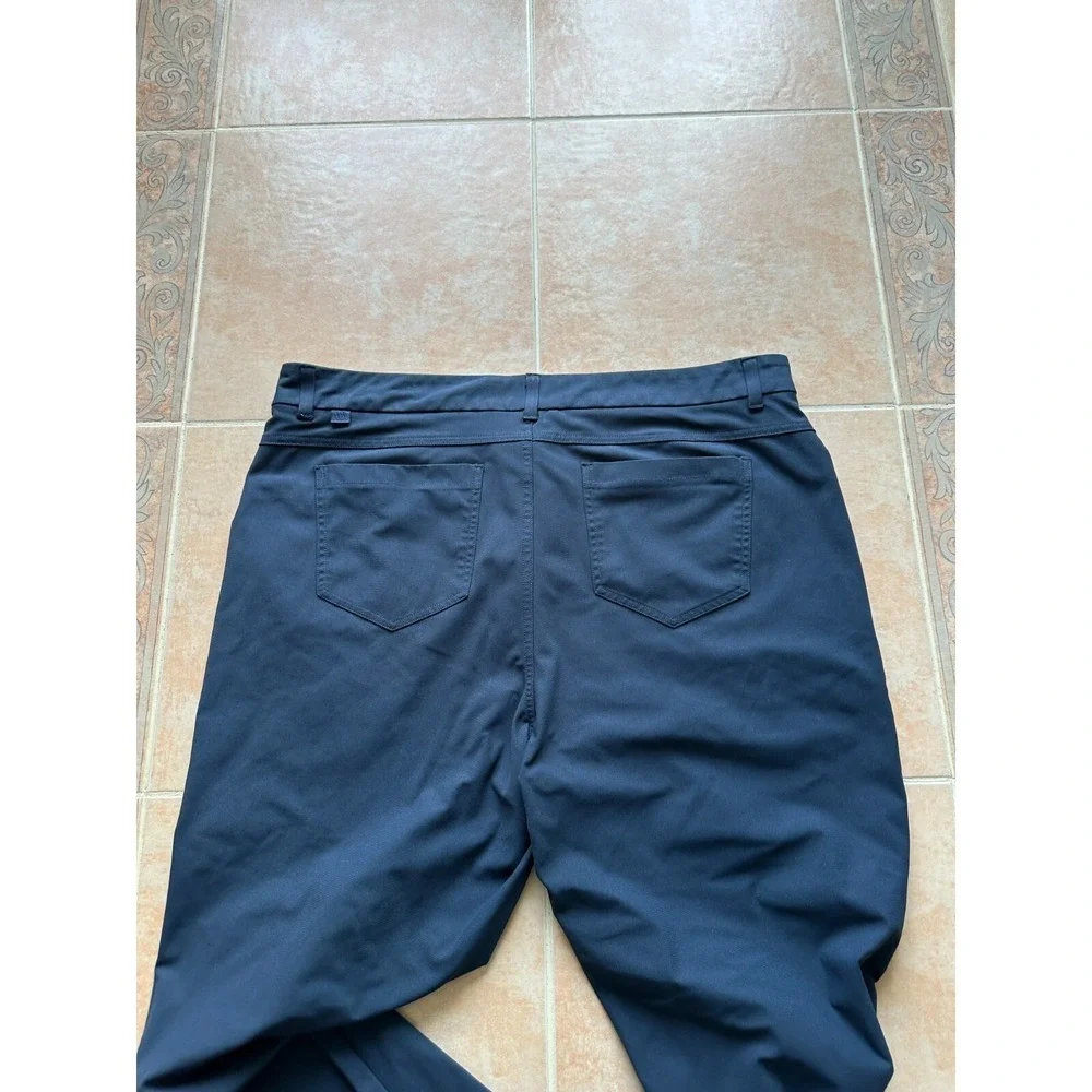 VRST Athletic 5 Pocket straight from Knee to calf pants Men's size 38 x 32